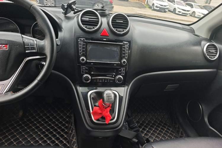 Used Haval H6 2015 Upgraded Model 1.5T Manual Two-Wheel Drive Elite Version Audio And AC Panel