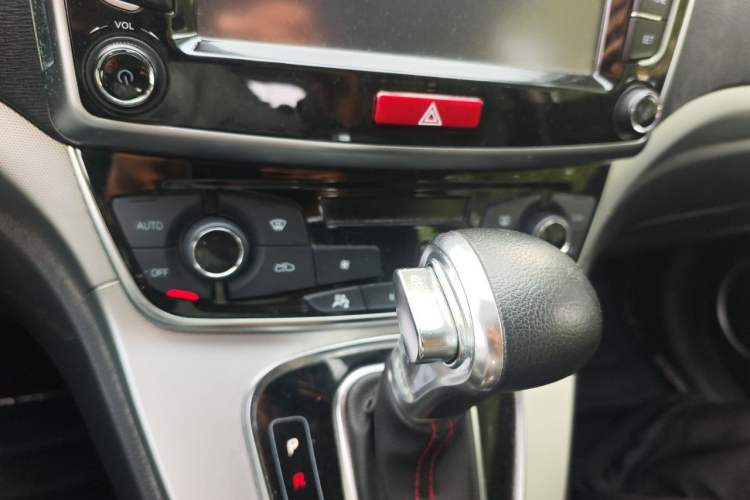 Used Haval H6 2015 Sport Edition 1.5T Automatic Two-Wheel Drive Luxury Model Audio And AC Panel