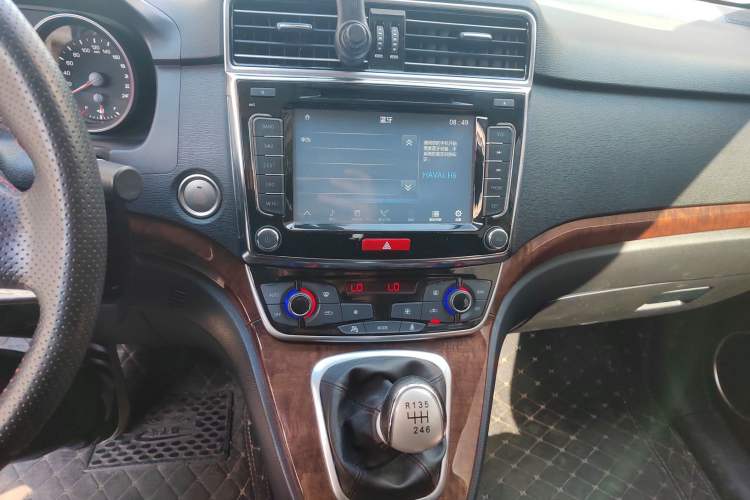 Used Haval H6 2015 Revised Version Sport Edition 1.5T Manual Transmission Two-Wheel Drive Elite Grade Audio And AC Panel