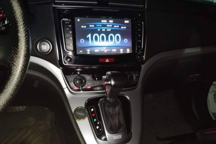 Used Haval H6 2015 Sport Edition 1.5T Automatic Two-Wheel Drive Luxury Model Audio And AC Panel