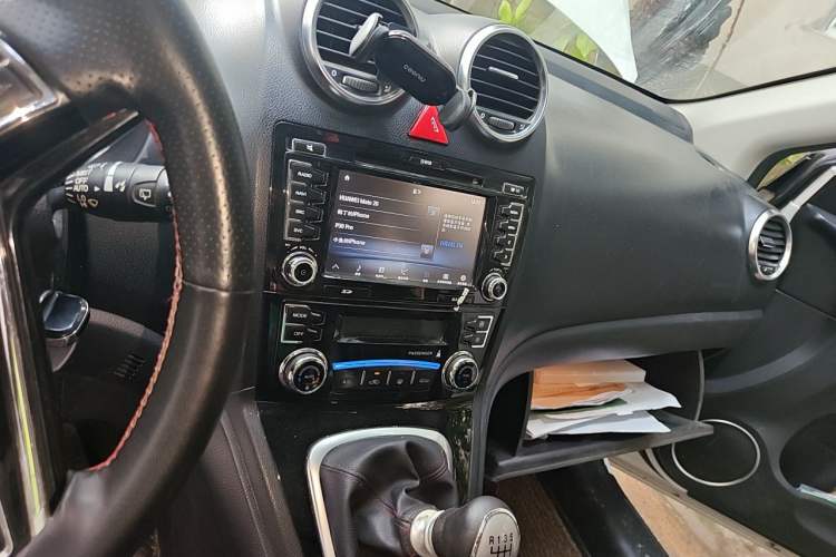Used Haval H6 2015 Upgraded Model 1.5T Manual Two-Wheel Drive Elite Version Audio And AC Panel