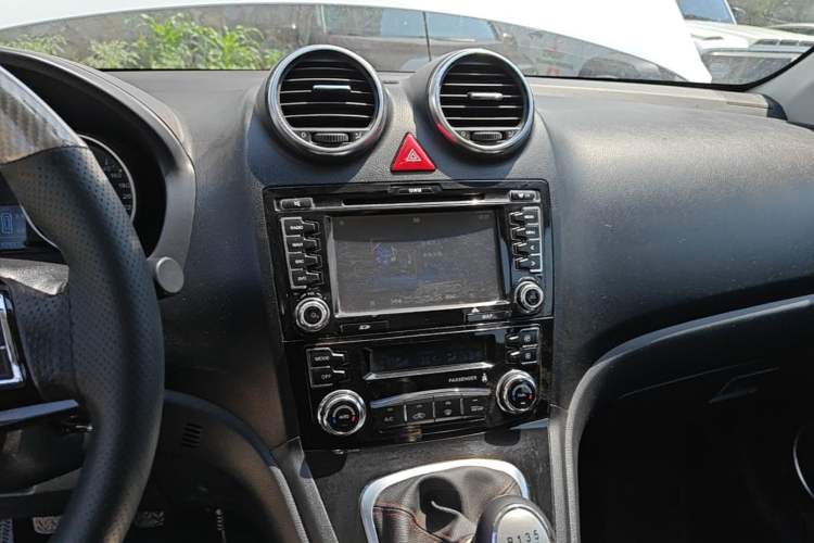 Used Haval H6 2015 Upgraded Model 1.5T Manual 4x4 Elite Version Audio And AC Panel
