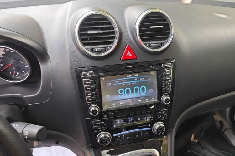 Used Haval H6 2015 Upgraded Model 1.5T Manual Two-Wheel Drive Elite Version Audio And AC Panel