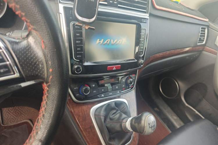 Used Haval H6 2015 Revised Version Sport Edition 1.5T Manual Transmission Two-Wheel Drive Elite Grade Audio And AC Panel
