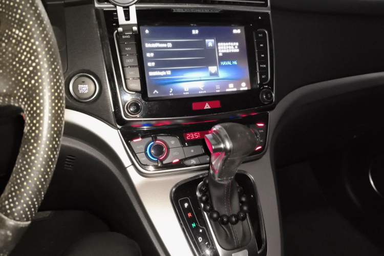 Used Haval H6 2015 Sport Edition 1.5T Automatic Two-Wheel Drive Luxury Model Audio And AC Panel