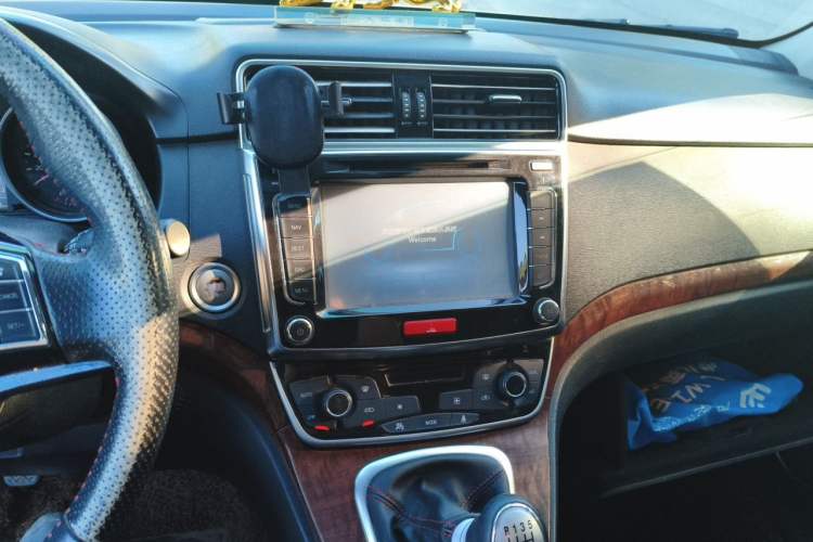 Used Haval H6 2015 Sport Edition 1.5T Manual Two-Wheel Drive Elite Model Audio And AC Panel