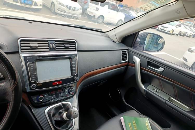 Used Haval H6 2015 Sport Edition 1.5T Manual Two-Wheel Drive Elite Model Audio And AC Panel