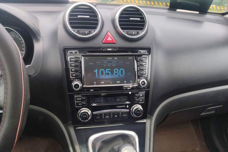 Used Haval H6 2015 Upgraded Model 1.5T Manual Two-Wheel Drive Elite Version Audio And AC Panel