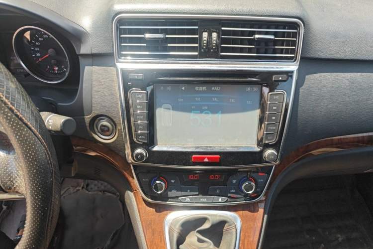 Used Haval H6 2015 Revised Version Sport Edition 1.5T Manual Transmission Two-Wheel Drive Elite Grade Audio And AC Panel