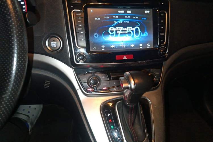 Used Haval H6 2015 Sport Edition 1.5T Automatic Two-Wheel Drive Luxury Model Audio And AC Panel