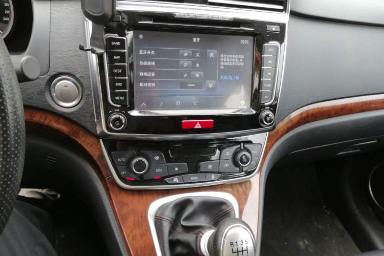 Used Haval H6 2015 Revised Version Sport Edition 1.5T Manual Transmission Two-Wheel Drive Elite Grade Audio And AC Panel