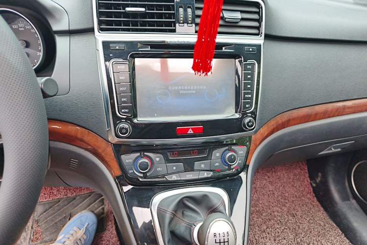 Used Haval H6 2015 Upgraded Model 1.5T Manual Two-Wheel Drive Prestige Version Audio And AC Panel