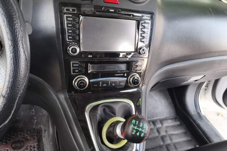 Used Haval H6 2015 Upgraded Model 1.5T Manual Two-Wheel Drive Elite Version Audio And AC Panel