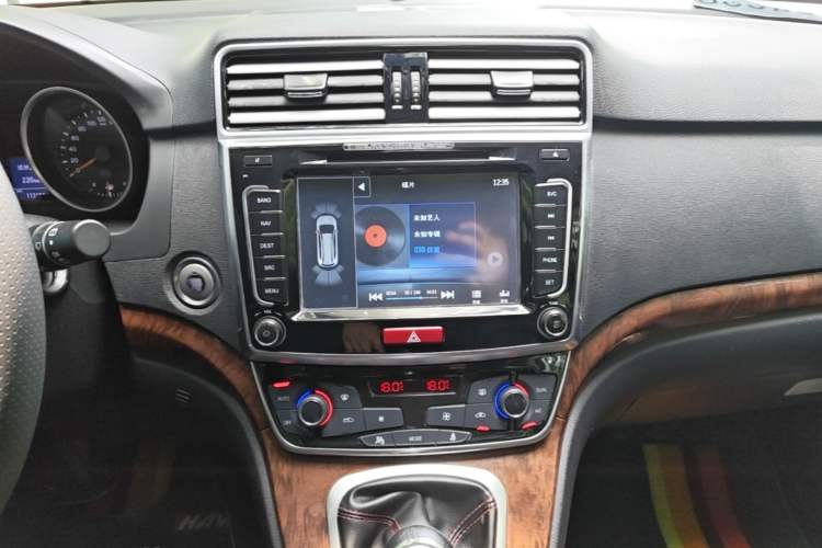 Used Haval H6 2015 Revised Version Sport Edition 1.5T Manual Transmission Two-Wheel Drive Elite Grade Audio And AC Panel