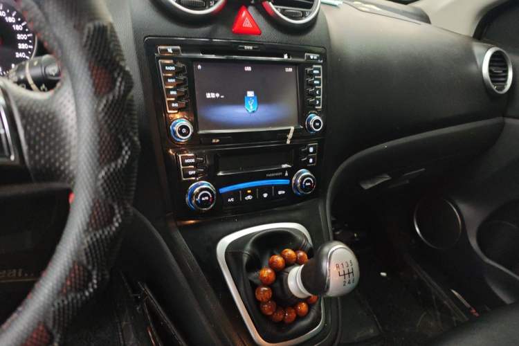 Used Haval H6 2015 Upgraded Model 1.5T Manual Two-Wheel Drive Elite Version Audio And AC Panel
