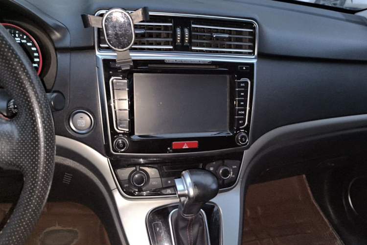 Used Haval H6 2015 Sport Edition 1.5T Automatic Two-Wheel Drive Luxury Model Audio And AC Panel