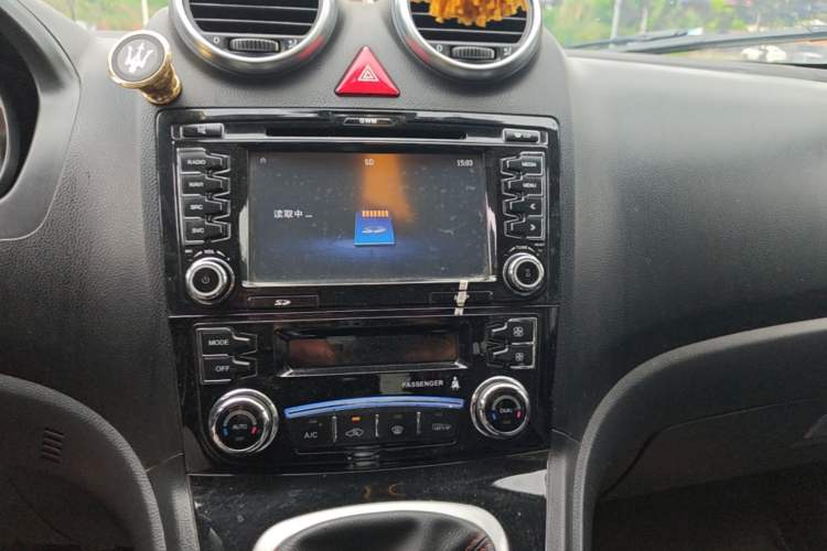 Used Haval H6 2015 Upgraded Model 1.5T Manual Two-Wheel Drive Elite Version Audio And AC Panel