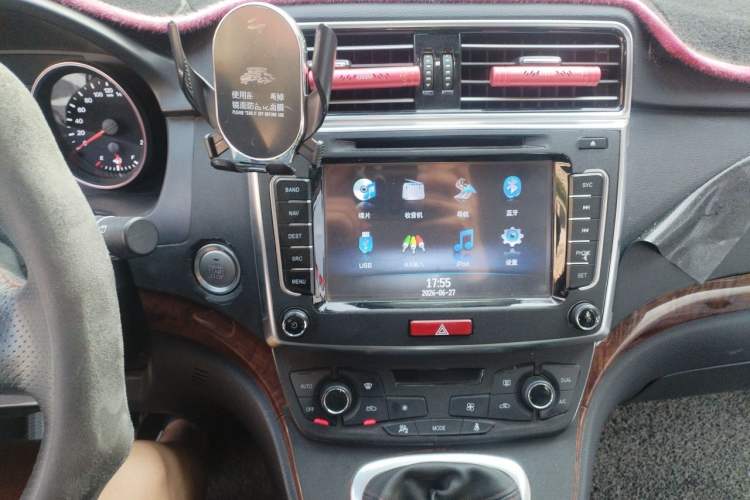 Used Haval H6 2015 Revised Version Sport Edition 1.5T Manual Transmission Two-Wheel Drive Elite Grade Audio And AC Panel