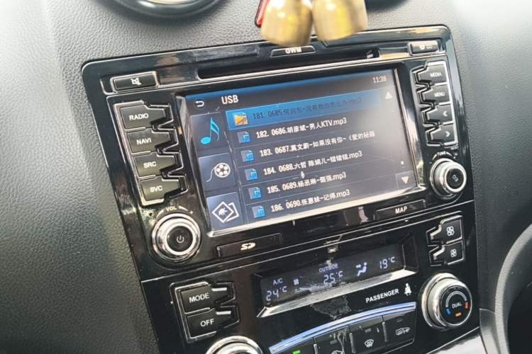 Used Haval H6 2015 Upgraded Model 1.5T Manual Two-Wheel Drive Elite Version Audio And AC Panel