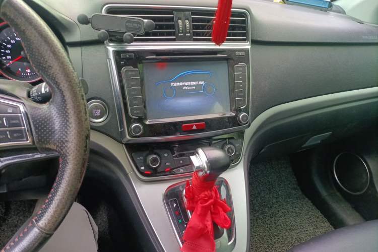 Used Haval H6 2015 Sport Edition 1.5T Automatic Two-Wheel Drive Luxury Model Audio And AC Panel