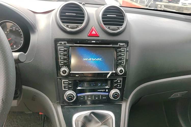 Used Haval H6 2015 Upgraded Model 1.5T Manual Two-Wheel Drive Elite Version Audio And AC Panel