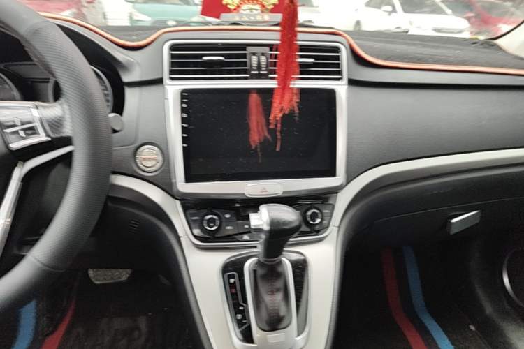 Used Haval H6 2015 Sport Edition 1.5T Automatic Two-Wheel Drive Luxury Model Audio And AC Panel