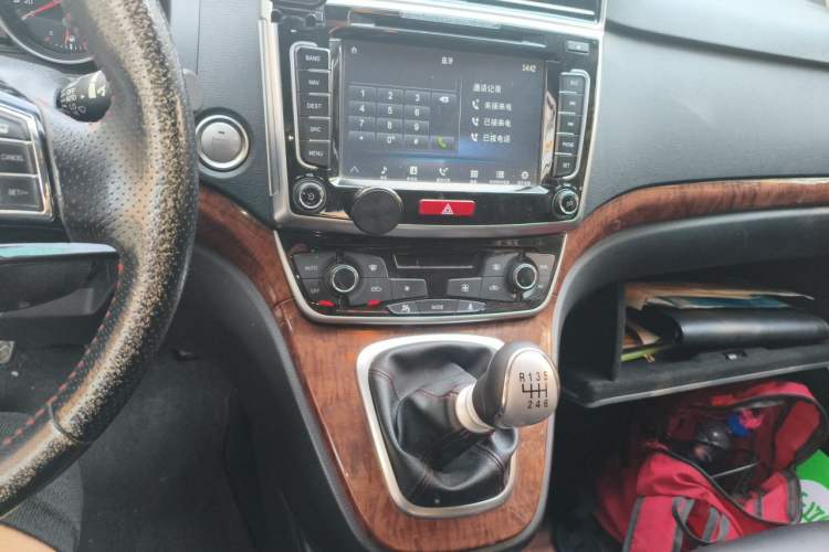 Used Haval H6 2015 Revised Version Sport Edition 1.5T Manual Transmission Two-Wheel Drive Elite Grade Audio And AC Panel