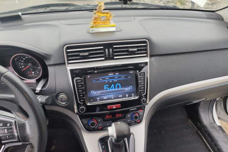 Used Haval H6 2015 Sport Edition 1.5T Automatic Two-Wheel Drive Luxury Model Audio And AC Panel