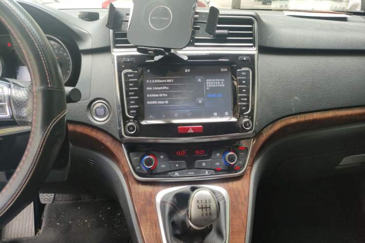 Used Haval H6 2015 Revised Version Sport Edition 1.5T Manual Transmission Two-Wheel Drive Elite Grade Audio And AC Panel