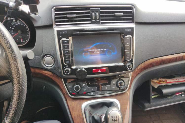 Used Haval H6 2015 Sport Edition 1.5T Manual Two-Wheel Drive Elite Model Audio And AC Panel
