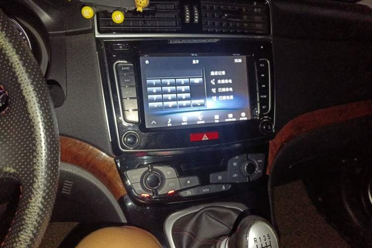 Used Haval H6 2015 Sport Edition 1.5T Manual Two-Wheel Drive Elite Model Audio And AC Panel
