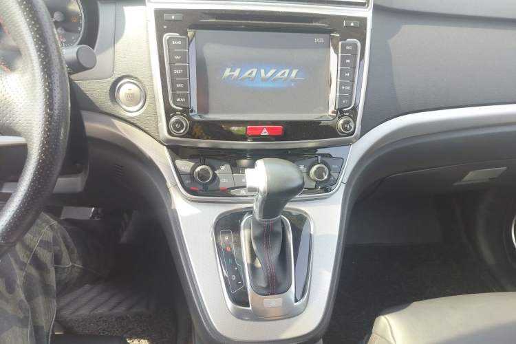 Used Haval H6 2015 Sport Edition 1.5T Automatic Two-Wheel Drive Luxury Model Audio And AC Panel