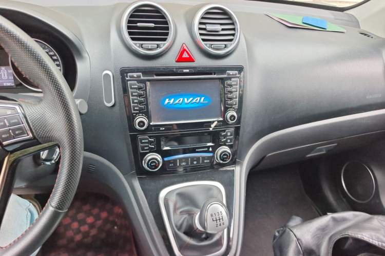 Used Haval H6 2015 Upgraded Model 1.5T Manual Two-Wheel Drive Elite Version Audio And AC Panel