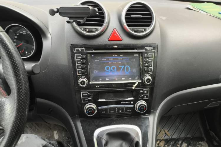 Used Haval H6 2015 Upgraded Model 1.5T Manual Two-Wheel Drive Elite Version Audio And AC Panel