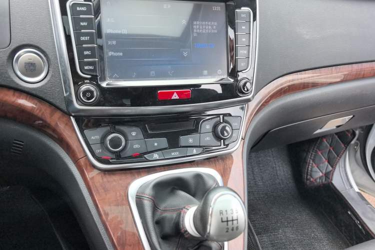Used Haval H6 2015 Revised Version Sport Edition 1.5T Manual Transmission Two-Wheel Drive Elite Grade Audio And AC Panel