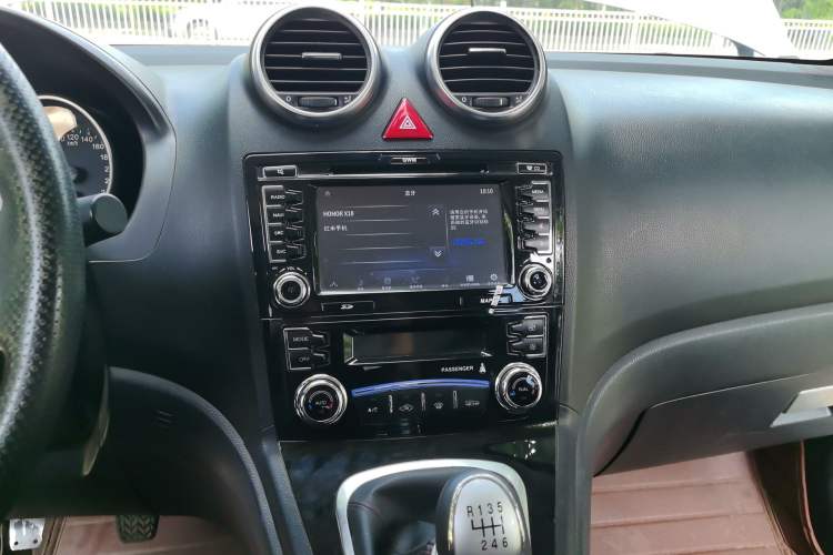 Used Haval H6 2015 Upgraded Model 1.5T Manual Two-Wheel Drive Elite Version Audio And AC Panel