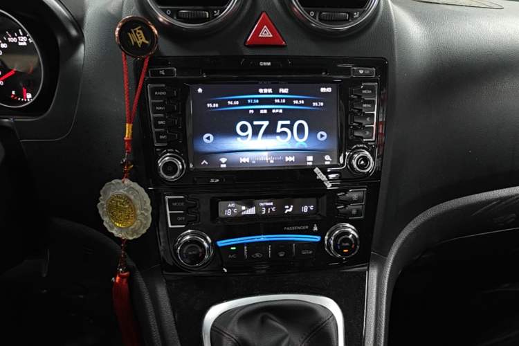 Used Haval H6 2015 Upgraded Model 1.5T Manual Two-Wheel Drive Elite Version Audio And AC Panel
