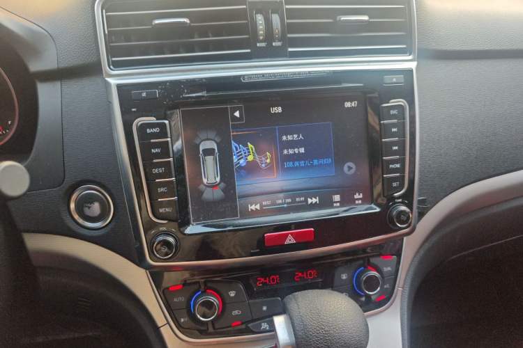 Used Haval H6 2015 Sport Edition 1.5T Automatic Two-Wheel Drive Luxury Model Audio And AC Panel