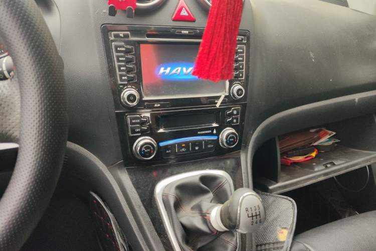 Used Haval H6 2015 Upgraded Model 1.5T Manual Two-Wheel Drive Elite Version Audio And AC Panel