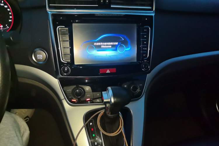 Used Haval H6 2015 Sport Edition 1.5T Automatic Two-Wheel Drive Luxury Model Audio And AC Panel