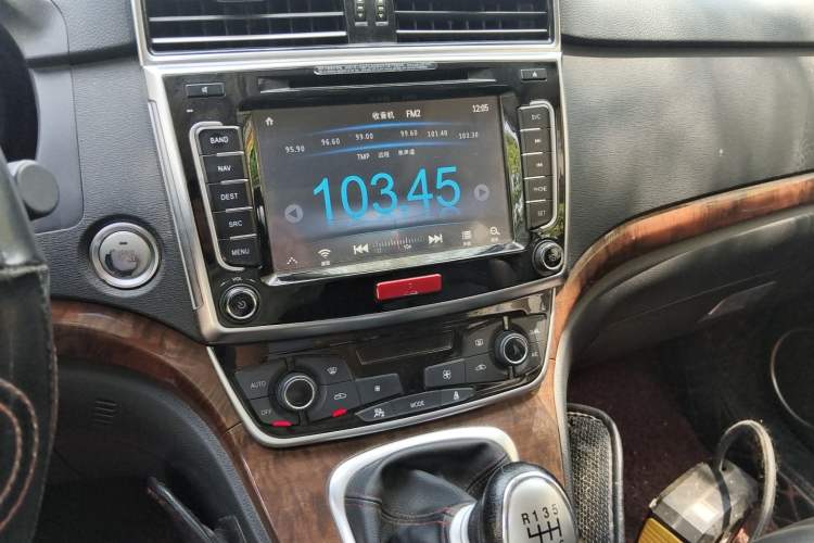 Used Haval H6 2015 Revised Version Sport Edition 1.5T Manual Transmission Two-Wheel Drive Elite Grade Audio And AC Panel