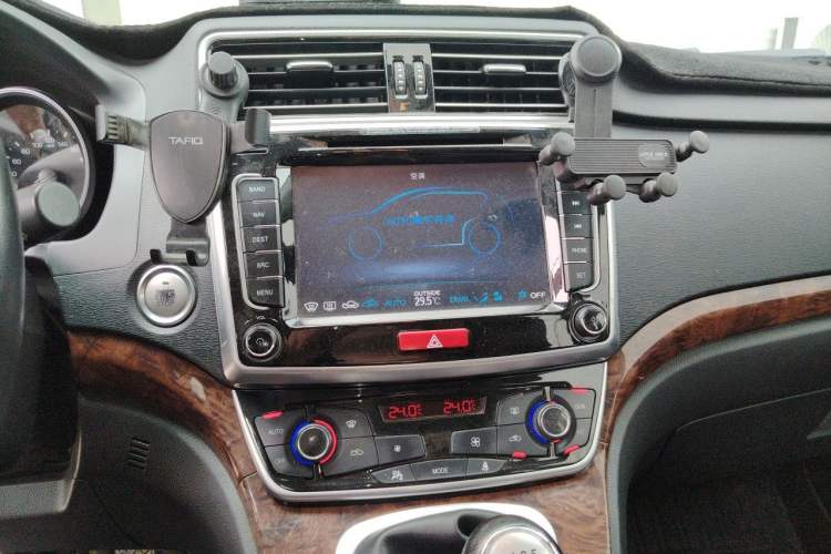 Used Haval H6 2015 Revised Version Sport Edition 1.5T Manual Transmission Two-Wheel Drive Elite Grade Audio And AC Panel