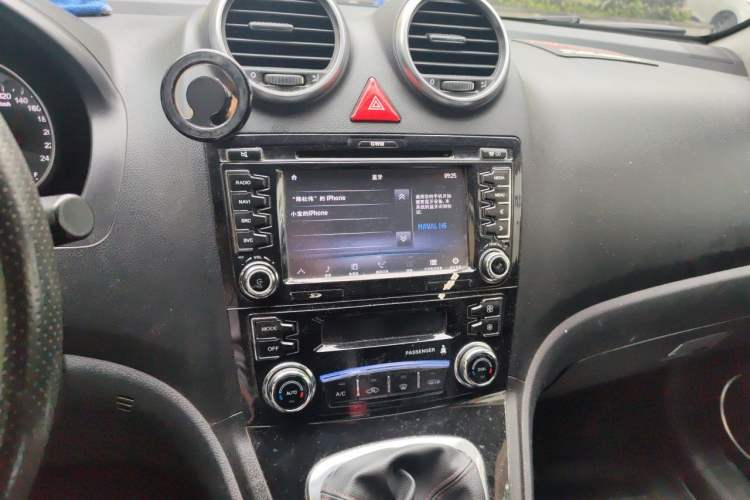 Used Haval H6 2015 Upgraded Model 1.5T Manual Two-Wheel Drive Elite Version Audio And AC Panel