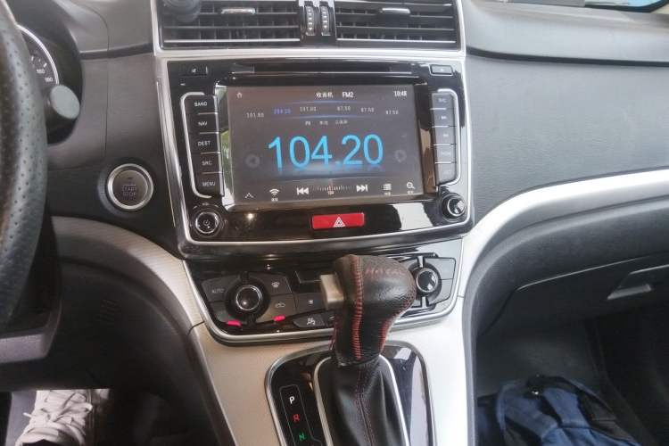 Used Haval H6 2015 Sport Edition 1.5T Automatic Two-Wheel Drive Luxury Model Audio And AC Panel