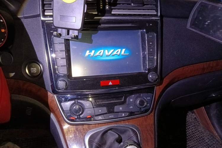 Used Haval H6 2015 Revised Version Sport Edition 1.5T Manual Transmission Two-Wheel Drive Elite Grade Audio And AC Panel