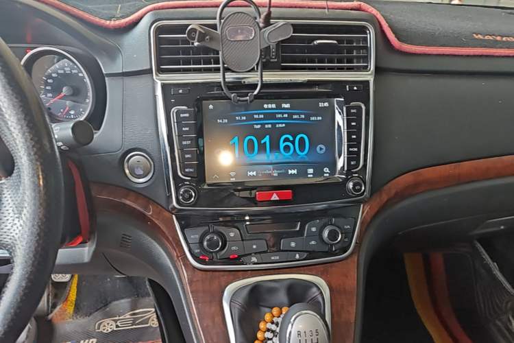 Used Haval H6 2015 Revised Version Sport Edition 1.5T Manual Transmission Two-Wheel Drive Elite Grade Audio And AC Panel