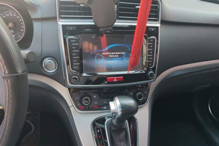 Used Haval H6 2015 Sport Edition 1.5T Automatic Two-Wheel Drive Luxury Model Audio And AC Panel