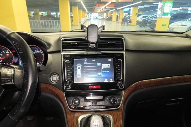 Used Haval H6 2015 Revised Version Sport Edition 1.5T Manual Transmission Two-Wheel Drive Elite Grade Audio And AC Panel