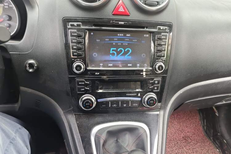 Used Haval H6 2015 Upgraded Model 1.5T Manual Two-Wheel Drive Elite Version Audio And AC Panel