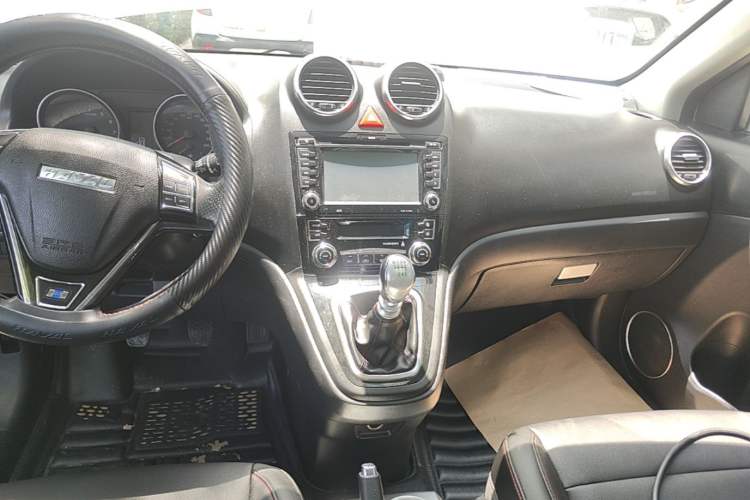Used Haval H6 2015 Upgraded Model 1.5T Manual Two-Wheel Drive Elite Version Audio And AC Panel